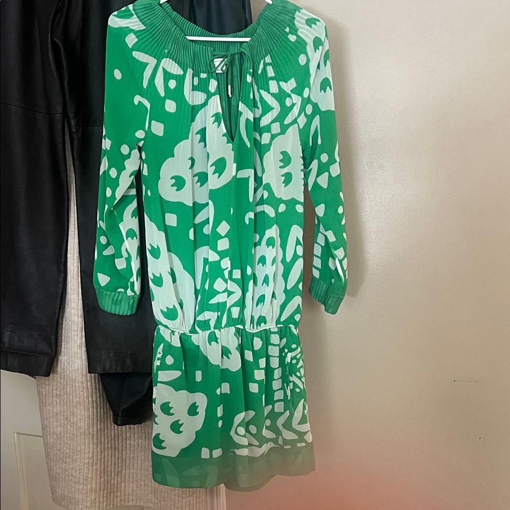 Diane Von Furstenberg Green and White Mini Dress Sz 2 worn once